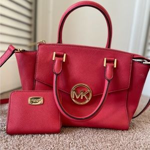 Michael kors leather bag with matching wallet